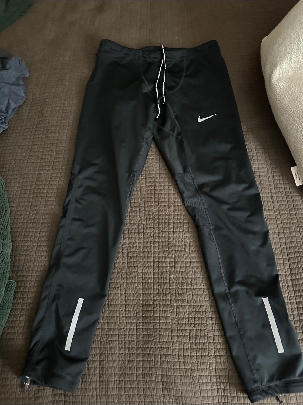 Nike Black Men's Tights with Reflective Accents and zipper at bottom